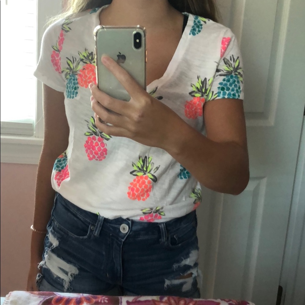 Short sleeve v- neck shirt